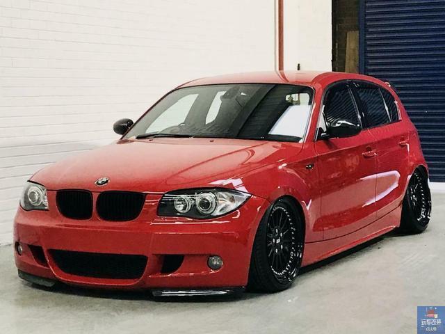 改装"全定制碳纤维套件"红色宝马120i,极为显眼的钢炮