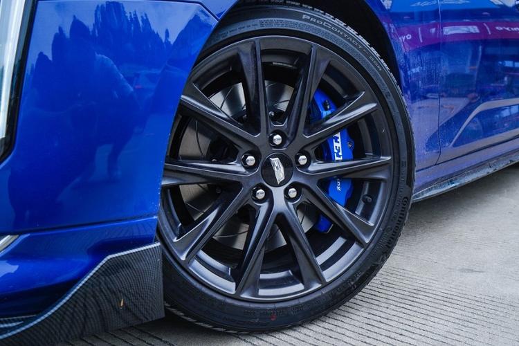 凯迪拉克ct4(原车18寸轮毂) 产品参数:p60es蓝色大六活塞卡钳,搭