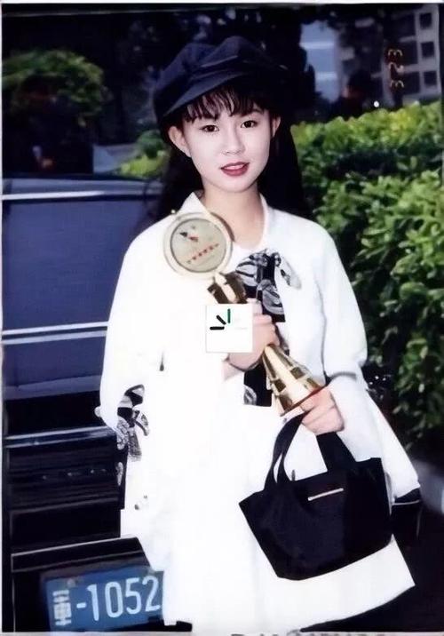 童年女神卓依婷你还记得她吗