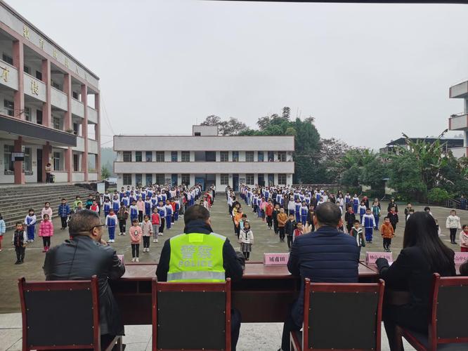 妙高镇:进学校举办法治与安全知识大讲堂 - 阆中市