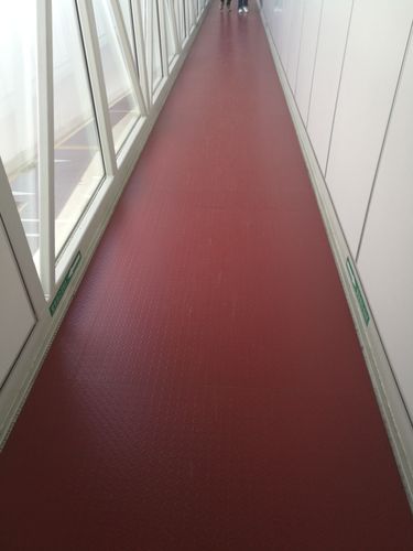 机场登机桥用什么样的橡胶地板?