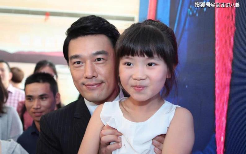 原创有种"低调"叫王耀庆,老婆与他青梅竹马,为保护她从不曝光照片