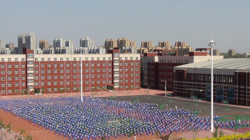 [转载]【红色印记】盘锦育才中学6000名学生获赠《铁血