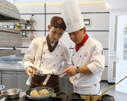 走近郑州欧米奇西点西餐学院西餐料理专业课堂