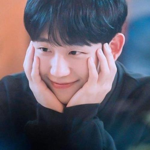 丁海寅:拥有治愈笑容,演"年下小奶狗"圈粉无数,俘获