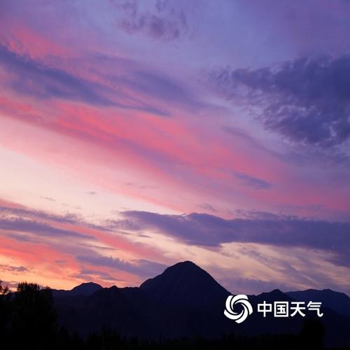 新疆阿勒泰:绚丽晚霞献给七夕的礼物-图片-中国天气网