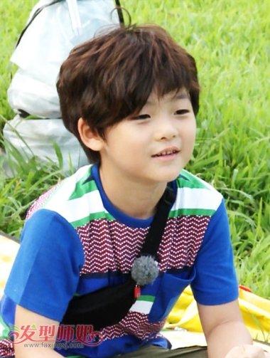 韩式小男孩偏梳 纹理烫短发发型