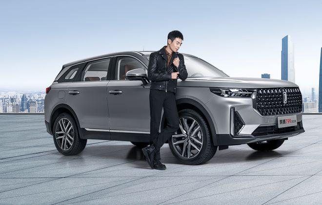 取消双色车身增棕内饰的2022款奔腾t99今晚上市