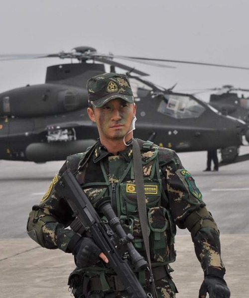 本以为吴京穿军装就够帅了,看到他古装照模样,简直帅