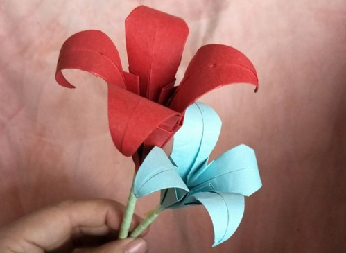 手工折纸大全,百合花的手工折纸折法图解教程