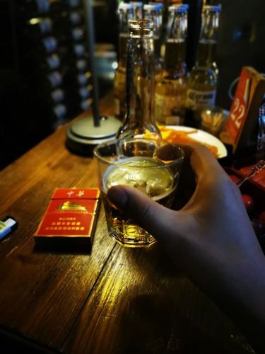 有些时候一个人喝酒90其实也是一种静 