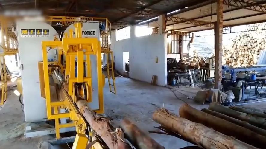 地友木材进场加工木方及装车