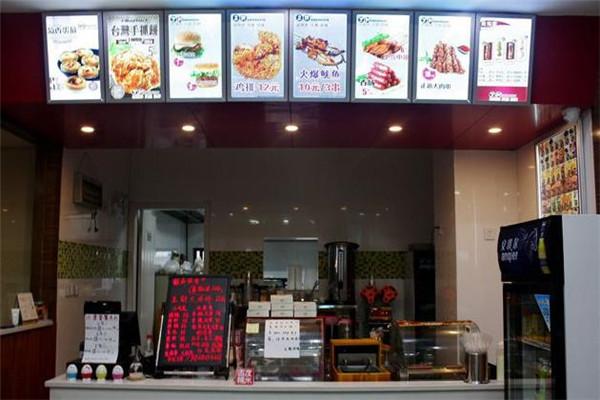 所以正新鸡排的筹建费主要就是门店的租赁费,装修费,设备的采购费