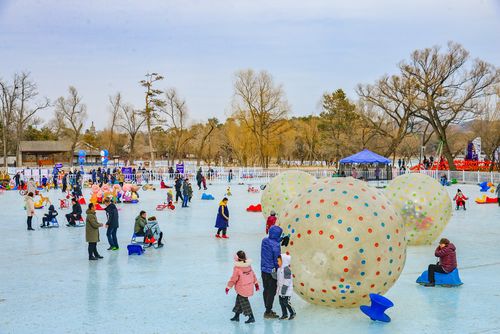 河北省承德市:春节避暑山庄里的冰雪季_包车旅游网