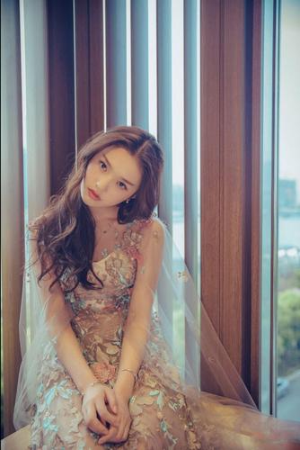 【林允复古仙气写真 长裙白纱美若油画】美人鱼林允的一组复古时尚