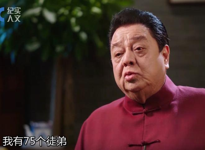 是当时相声圈里响当当的人物,上过春晚,有很多代表作,名下有74位徒弟