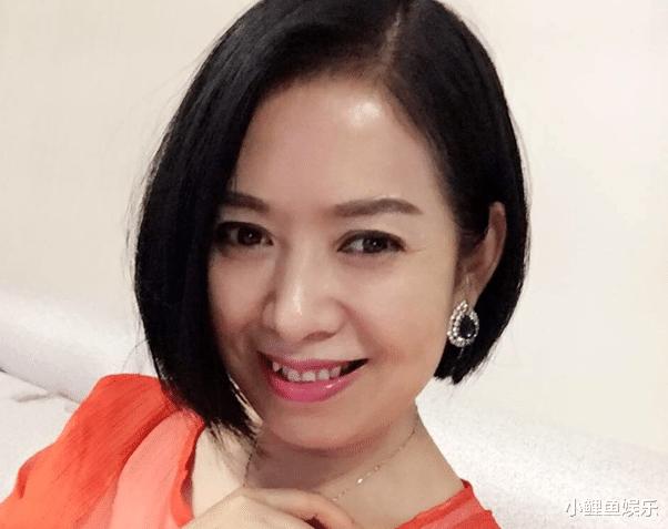 筱素清:"四嫂"扮演者,现实中贵妇气质,如今女儿是《乡爱》中的她