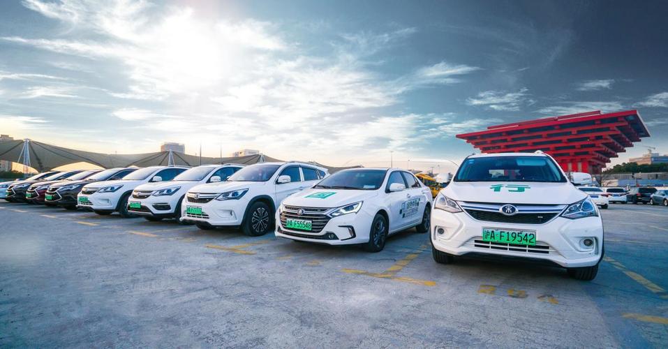 但其实新能源车包括有:油电混合动力轿车(hev),插电混合动力汽车(phev