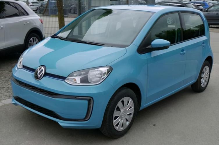 大众也出小型车了?看到实车后,众网友吐槽:白送都不