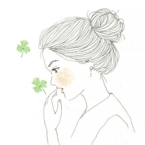 一组小清新女孩线条画手绘作品