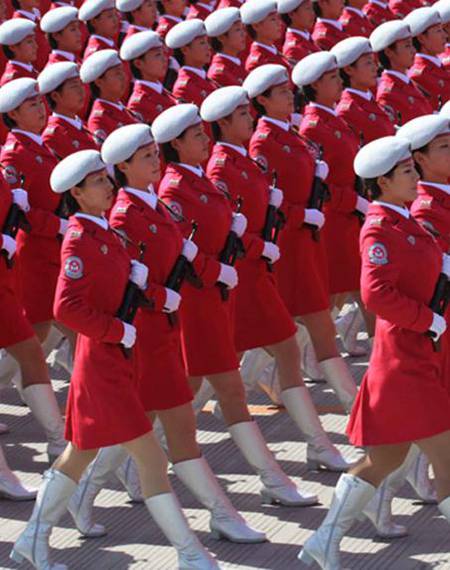 典藏阅兵村的女兵图