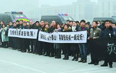 民众悼念张铁英