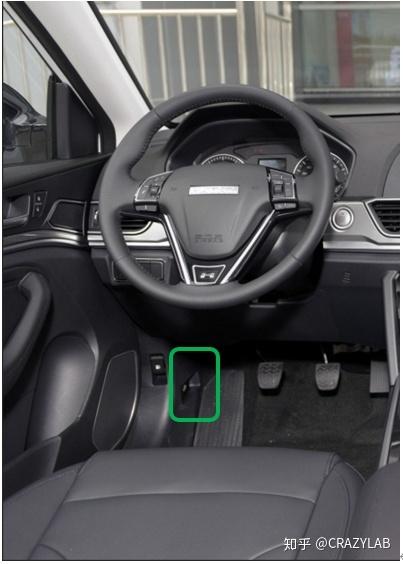 第一步:找到引擎盖开关 我们得找到哈佛h6这款车的发动机盖开关