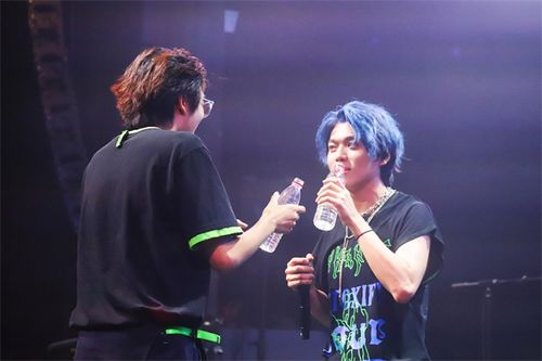 酣畅淋漓的音乐现场 30首歌规模堪比演唱会