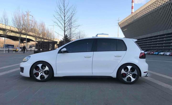 大众 高尔夫 gti 2.0 tsi白色自动档