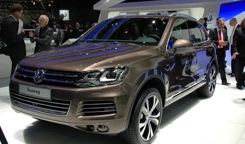 中国市场,值得注意的是,油电混合hybrid系统是首次出现在途锐车型之上