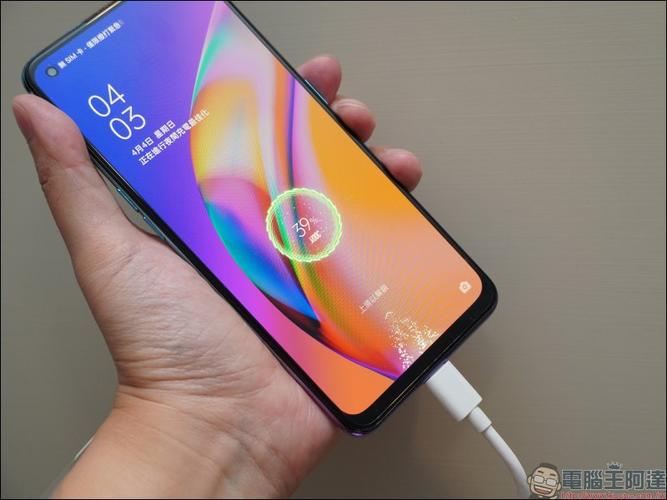 oppo reno5 z 将於近期在台推出,轻潮美学 5g 手机简单开箱,外观规格