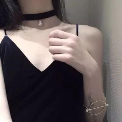 高冷御姐风女生锁骨部位图