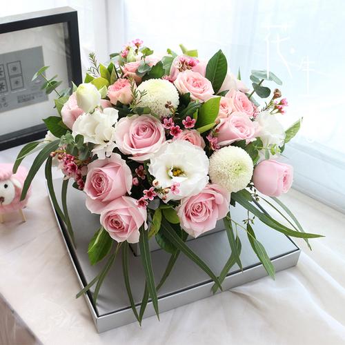 >> 济南鲜花同城速递玫瑰花束惊喜告白礼盒送女士朋友情人节送花礼物