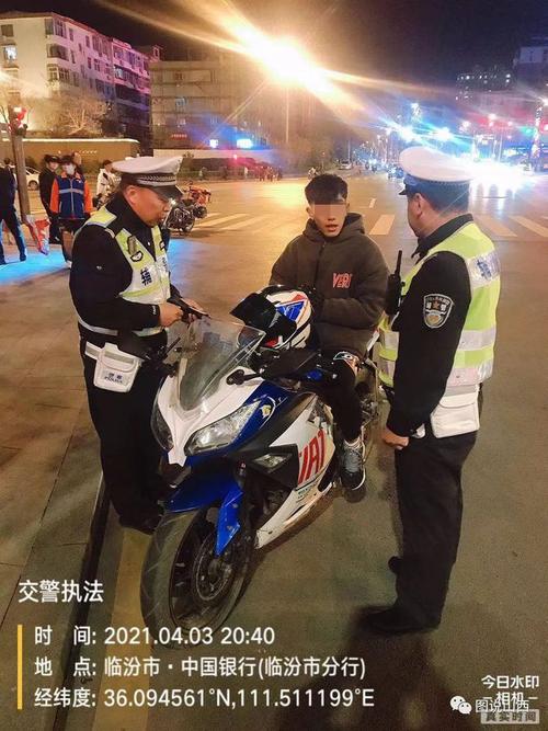 临汾交警严查大排量摩托车