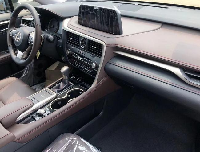 体验雷克萨斯rx,最高售价80万多,内饰复古