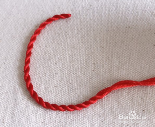 手工/爱好 > 手工艺 7 最后打个金刚结固定,剪断多余的线,烧一下,一条