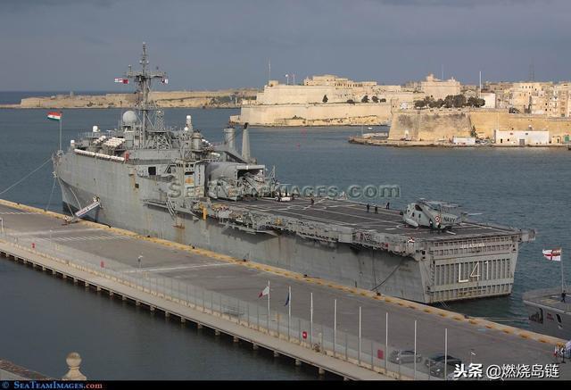 在印度海军服役的二手"奥斯汀"级船坞登陆舰"加拉希瓦