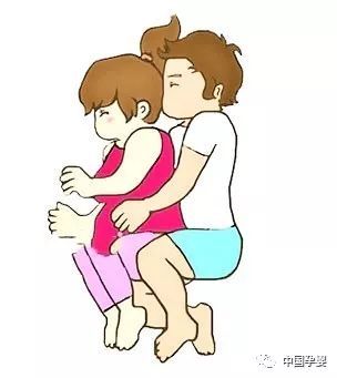 怀孕期间同房最重要的是避免压迫孕妇的肚子,同时要避免引起宫缩.