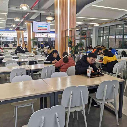 金陵科技学院一食堂-"学校去年刚装修好的新餐厅～很