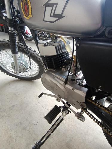 ax100二冲程摩托车