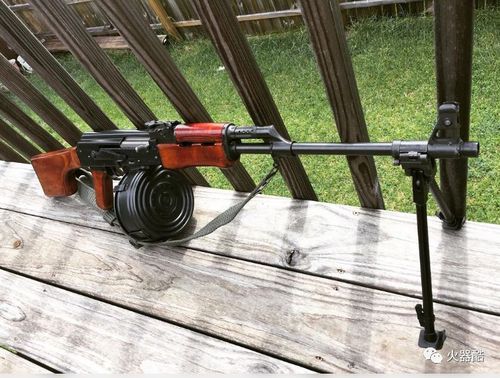 nhm-91 采用了与ak47枪族中rpk轻机枪类似的设计,最大的特点就是使用