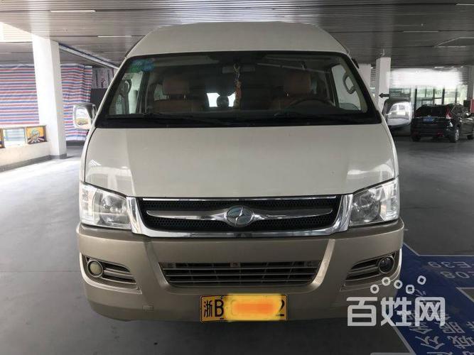 九龙金龙 15座中型客车 白/黄双色
