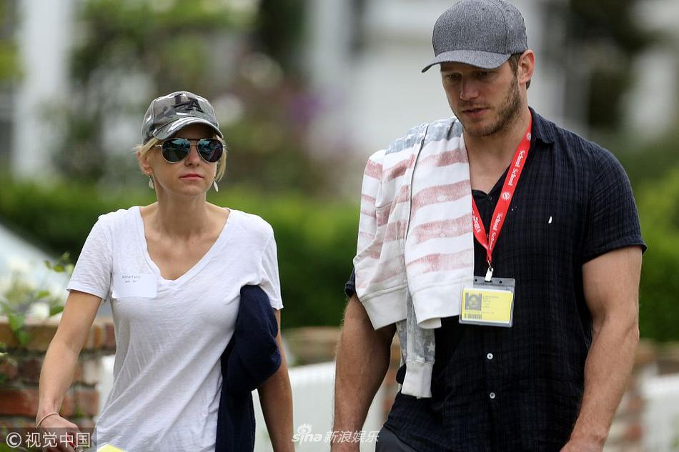 组图:克里斯·帕拉特与前妻出街 安娜-法瑞丝皮松肉垮