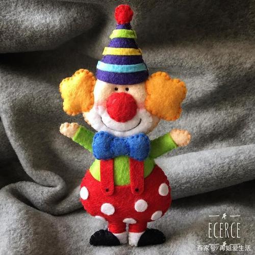 出了个中天真可爱的人物玩偶,ecerce还有小小的场景不织布作品,都很有
