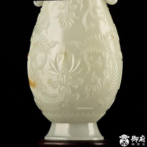 新疆和田玉黄皮青白玉籽玉摆件 痕都斯坦式花卉纹瓶 (高31cm)