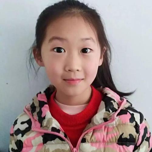 杨奕,女,九岁,一个阳光快乐的小女孩,就读于河南省新蔡县现代双语实验