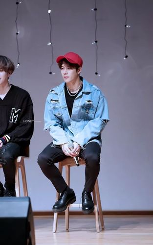 明明可以靠姐姐出道,却非要和张艺兴拼