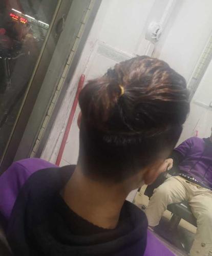 男生头发留长的过程留到可以扎辫子怎么熬