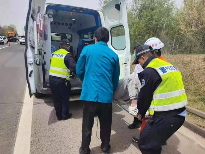 g75兰海高速临洮往兰州方向发生车祸