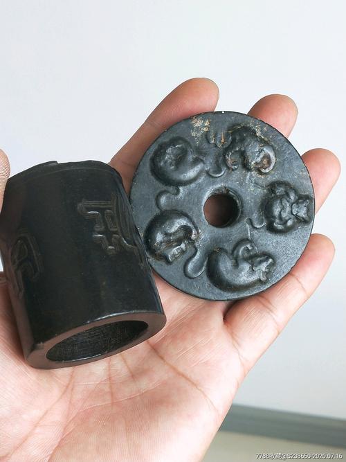 战汉玉壁和汉代发箍